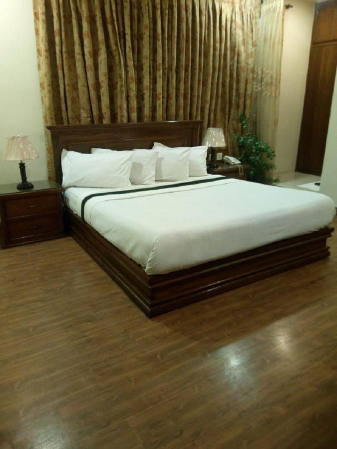 Hotel Grand Файсалабад Екстериор снимка