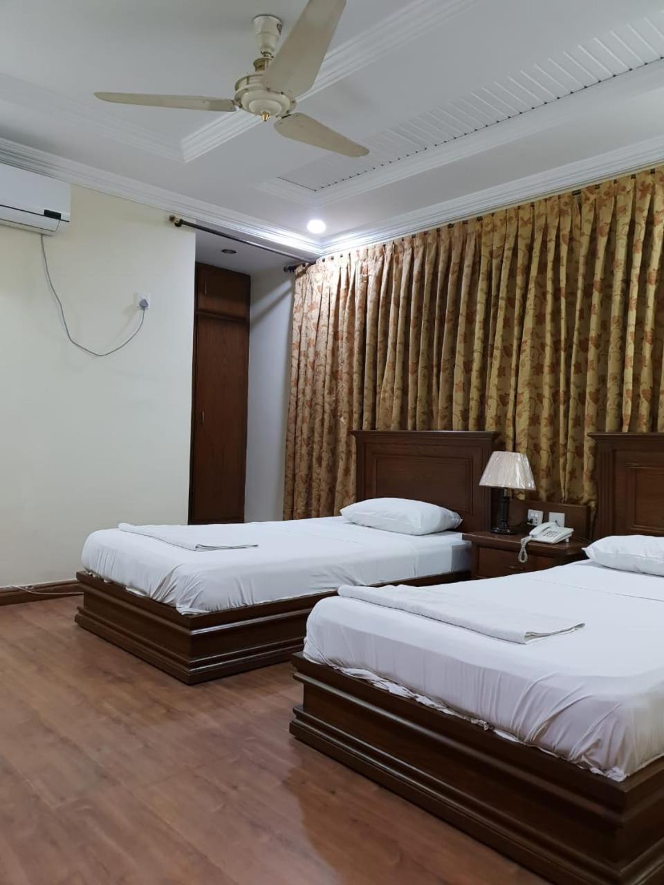 Hotel Grand Файсалабад Екстериор снимка